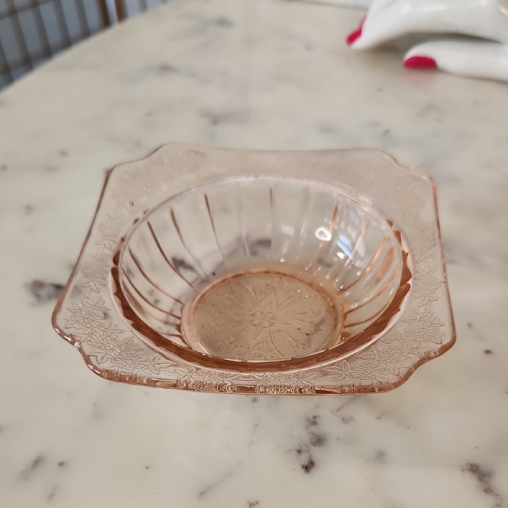 Vintage | Deannette ADAM Fruit / Berry Dish 4 3/4"
